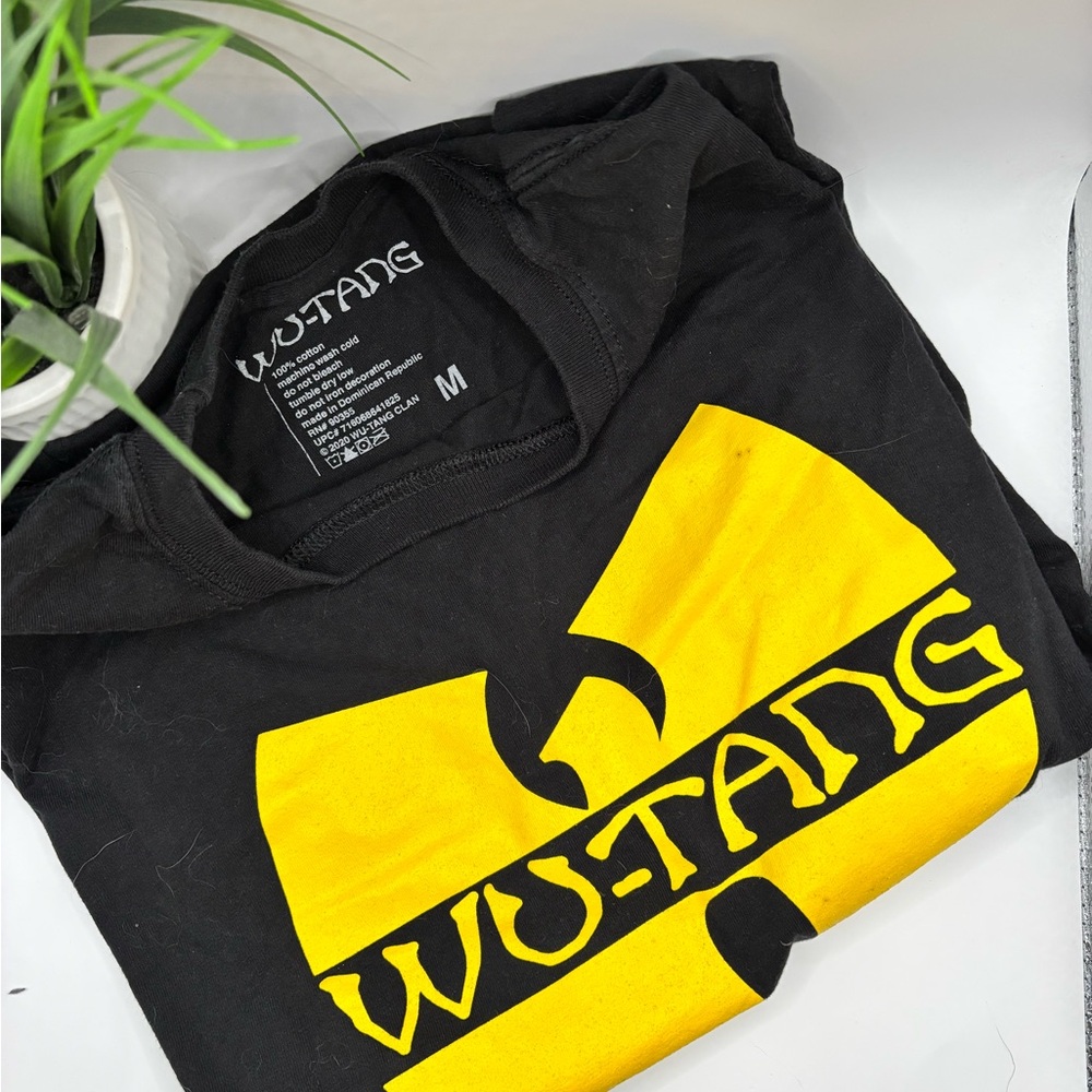 Men's WU-TANG Officially Licensed Black and Yellow T-Shirt MEDIUM
